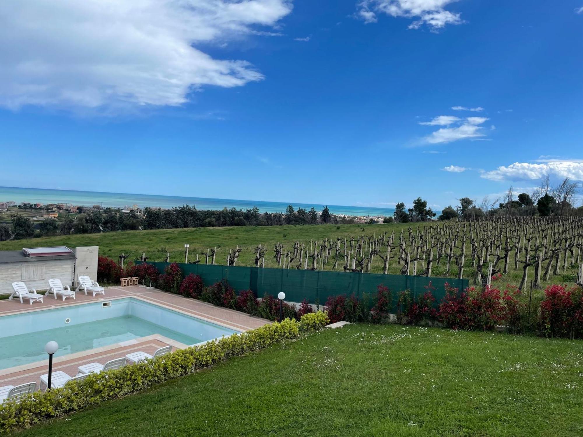 Vigneto - Italian Restaurant & B&B Villa Rosa Di Martinsicuro Exteriör bild