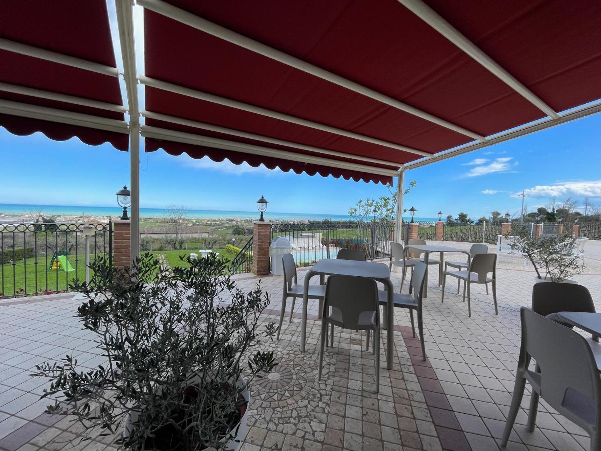 Vigneto - Italian Restaurant & B&B Villa Rosa Di Martinsicuro Exteriör bild