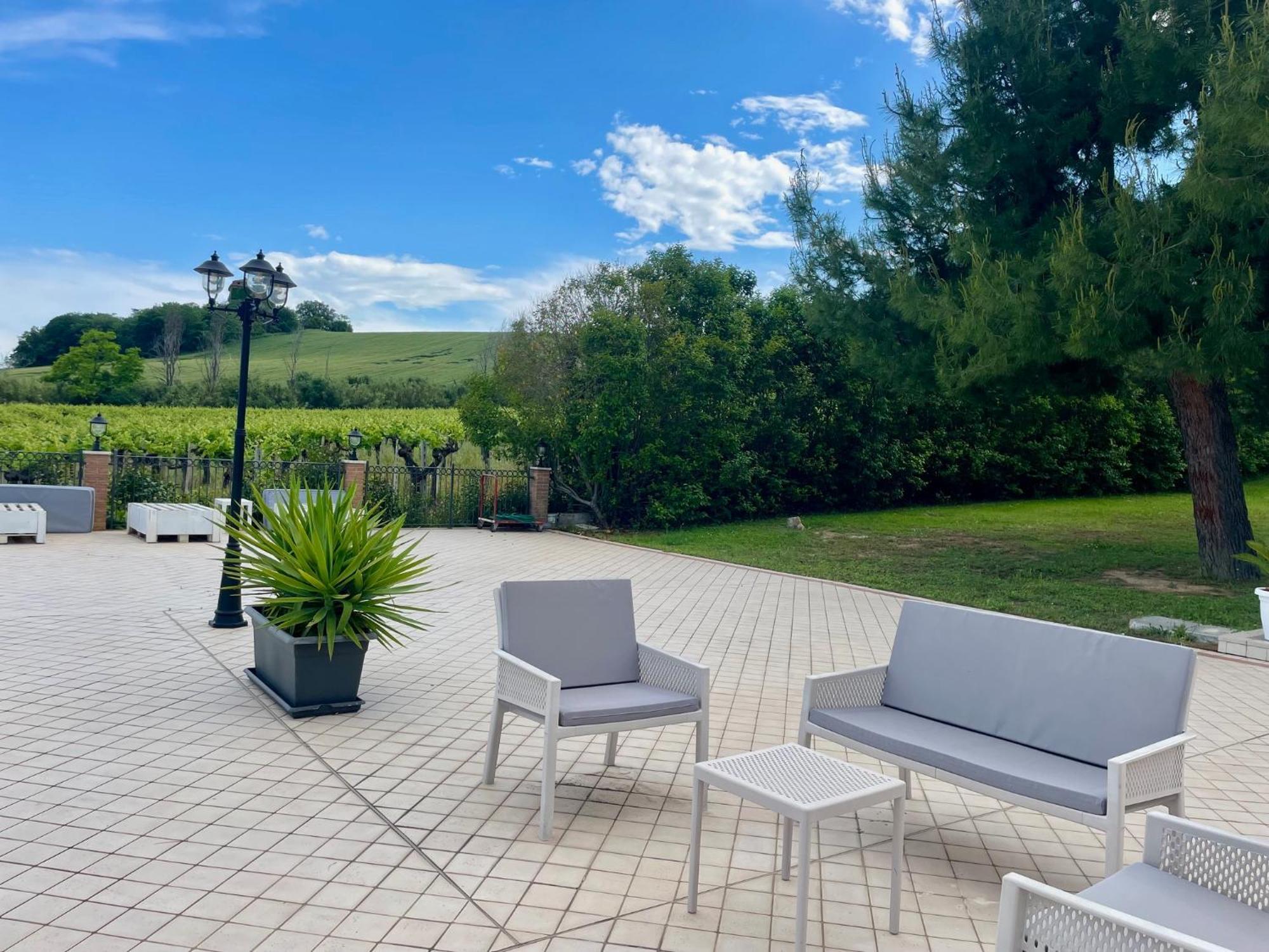 Vigneto - Italian Restaurant & B&B Villa Rosa Di Martinsicuro Exteriör bild