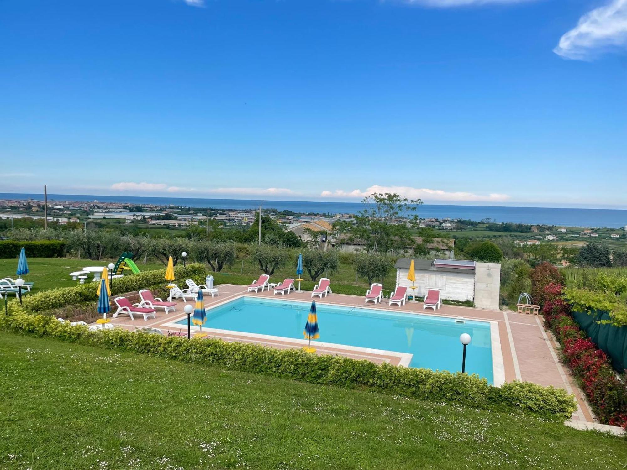 Vigneto - Italian Restaurant & B&B Villa Rosa Di Martinsicuro Exteriör bild
