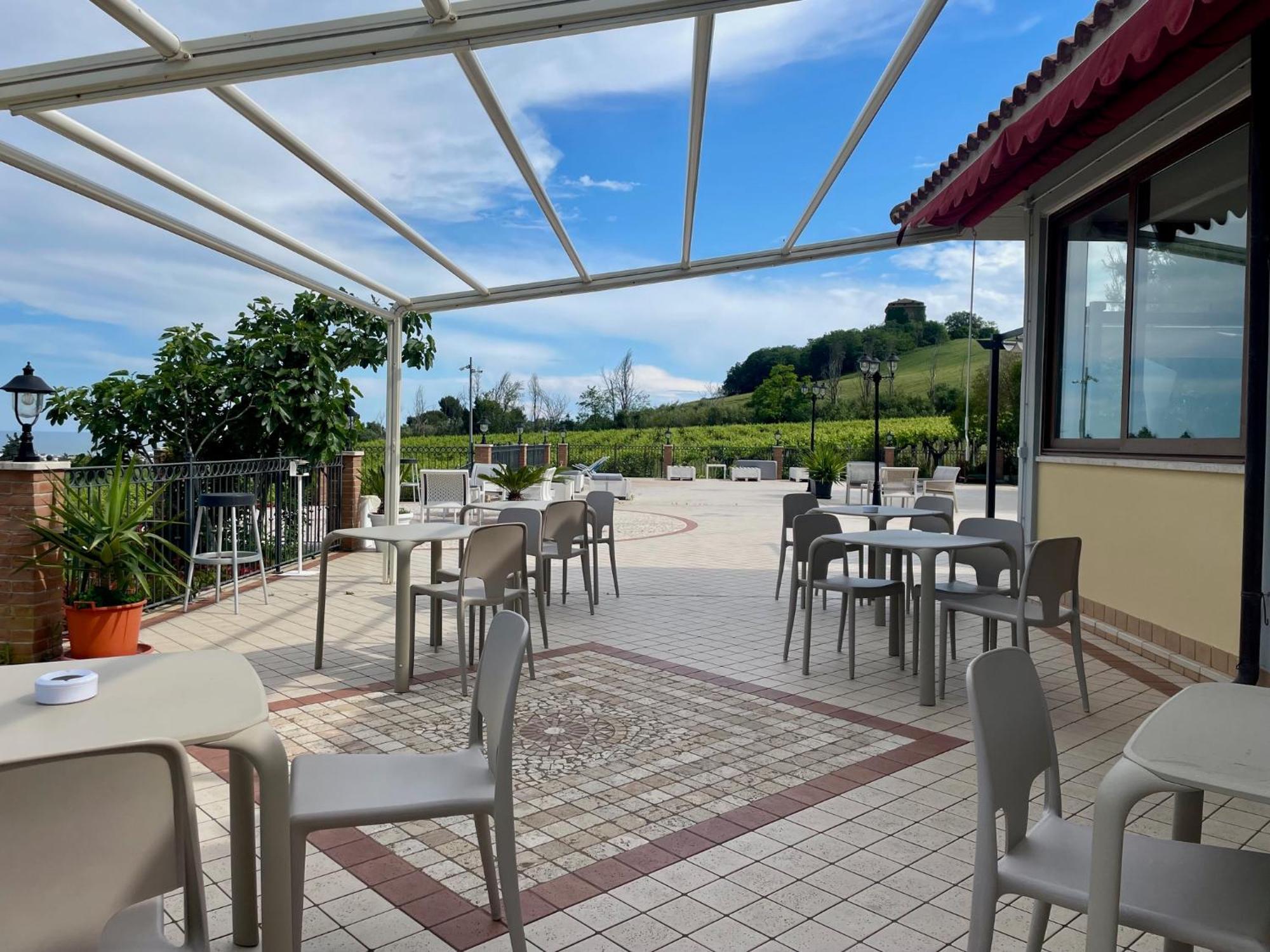 Vigneto - Italian Restaurant & B&B Villa Rosa Di Martinsicuro Exteriör bild
